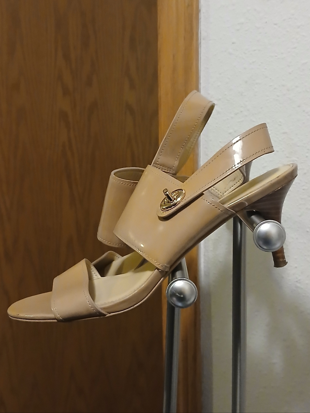 Coach Marla Tan Patent Leather Slingback Heels Sandals Turnlock Nude Size 9B - Picture 9 of 9